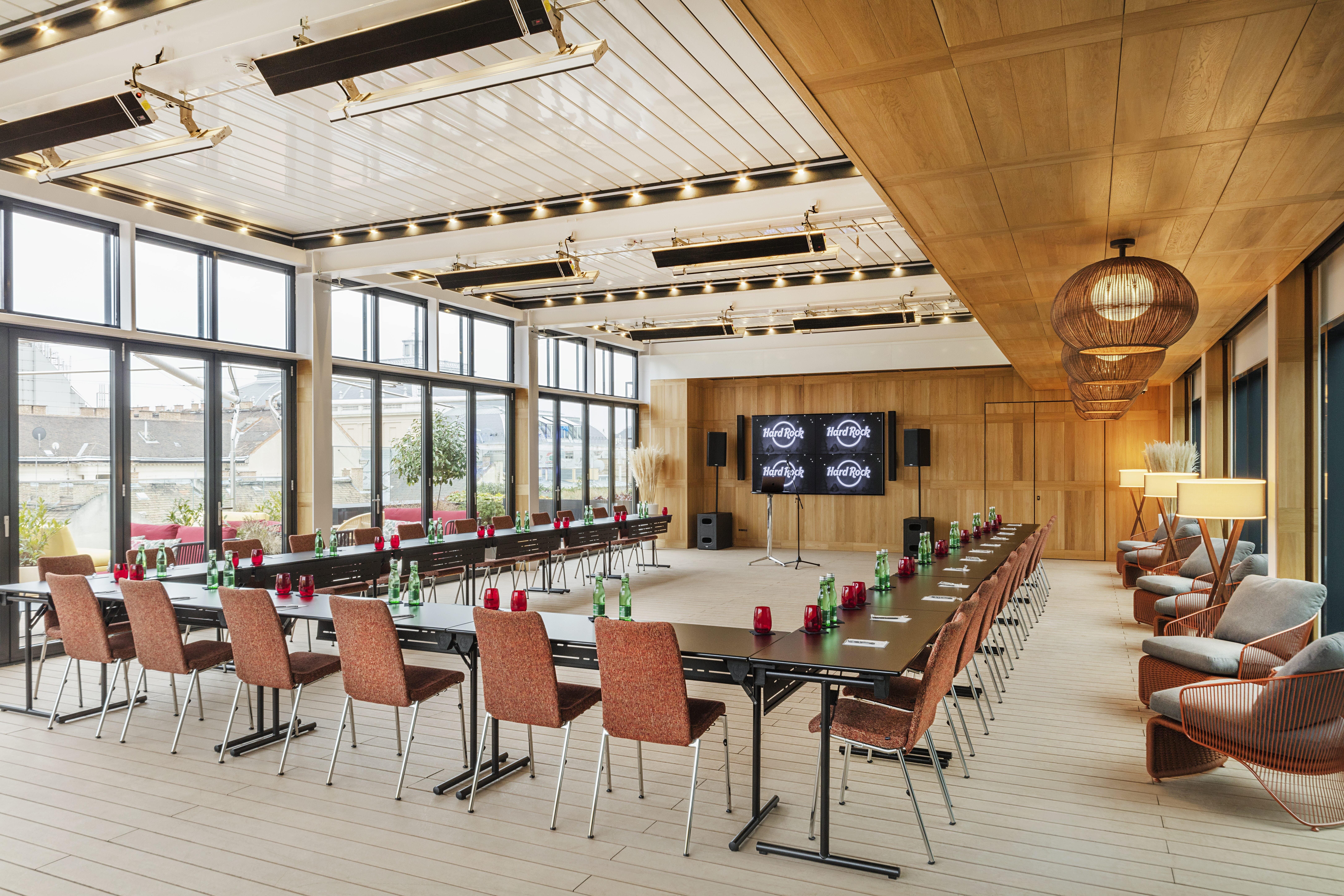 Pullman Budapest Exterior photo The meeting room