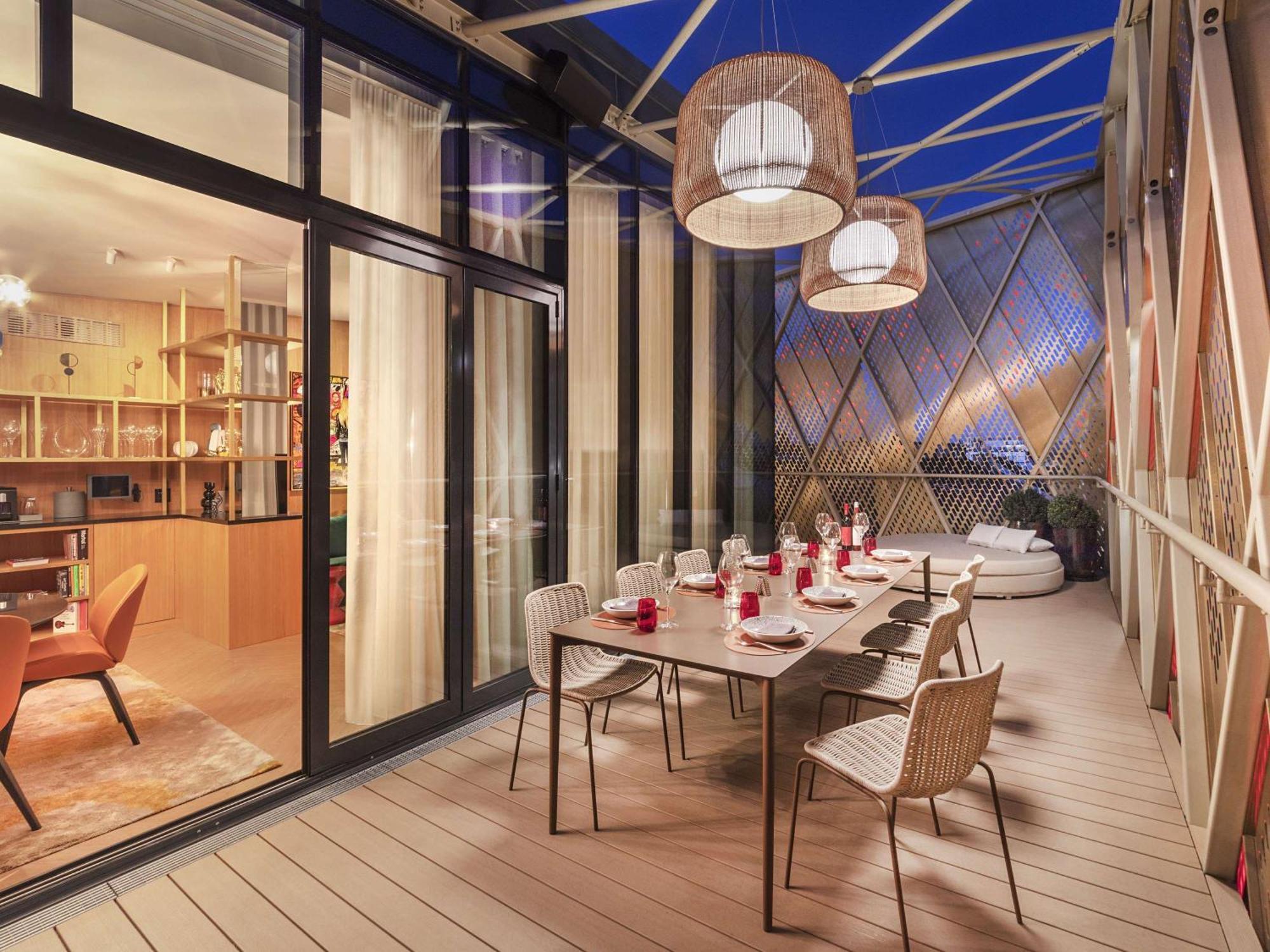 Pullman Budapest Exterior photo The Terrace