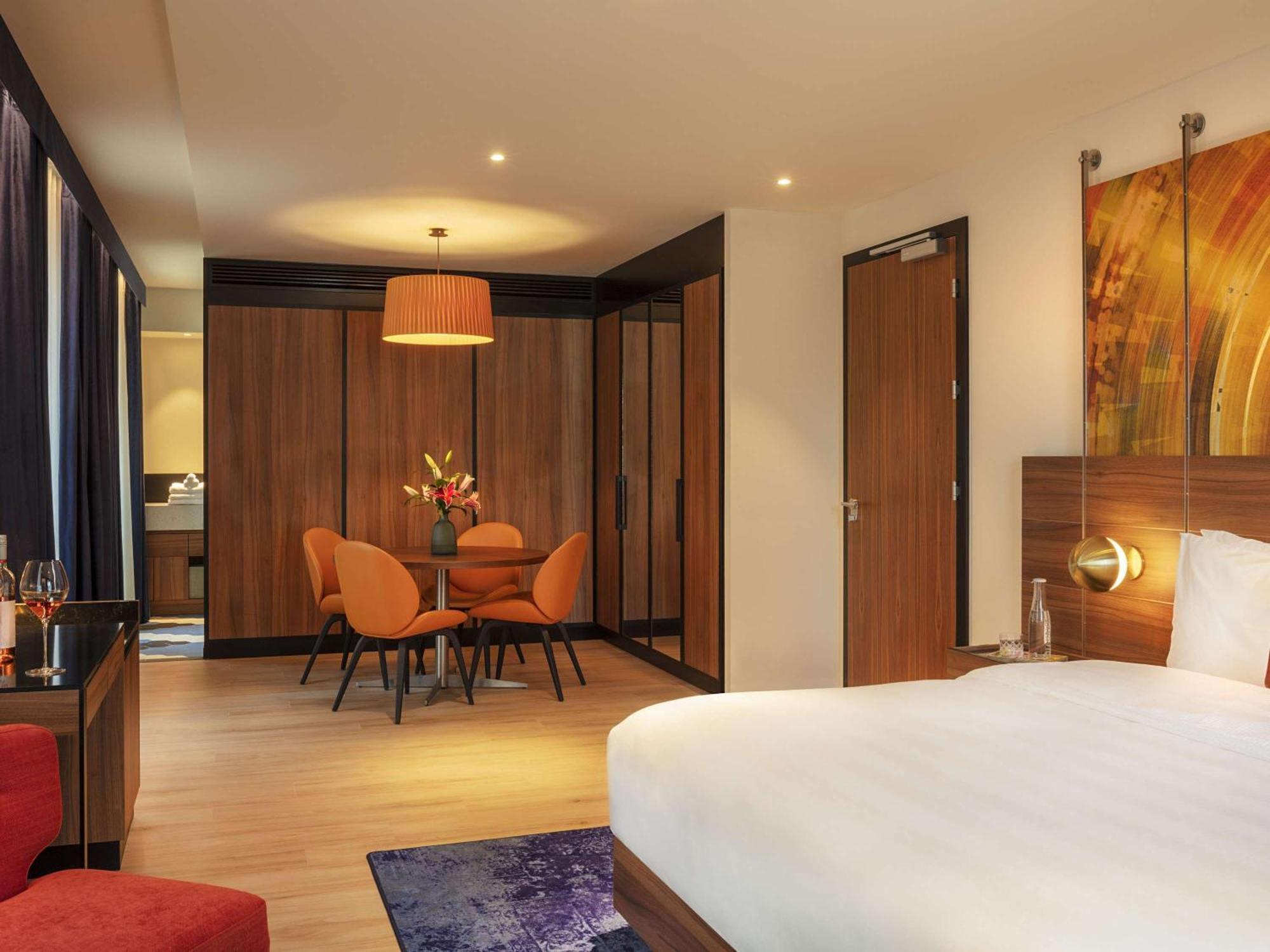 Pullman Budapest Exterior photo Suite