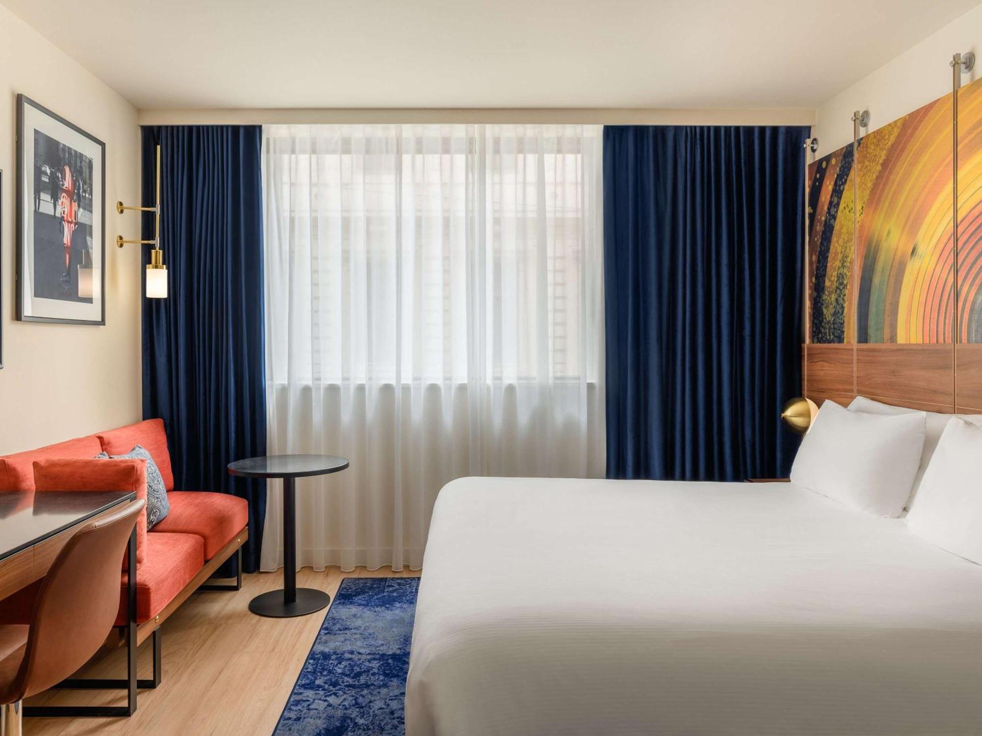 Pullman Budapest Exterior photo A room at the hotel