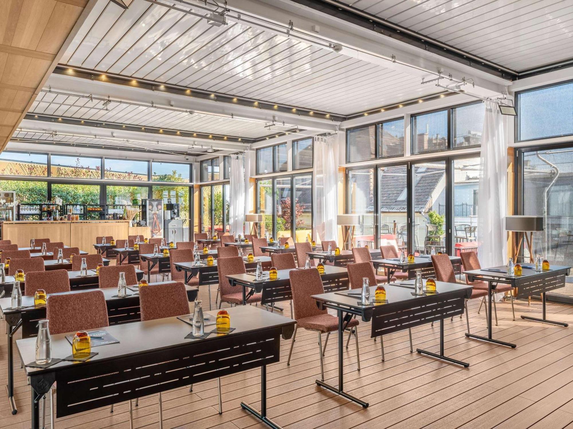 Pullman Budapest Exterior photo The Sky Bar