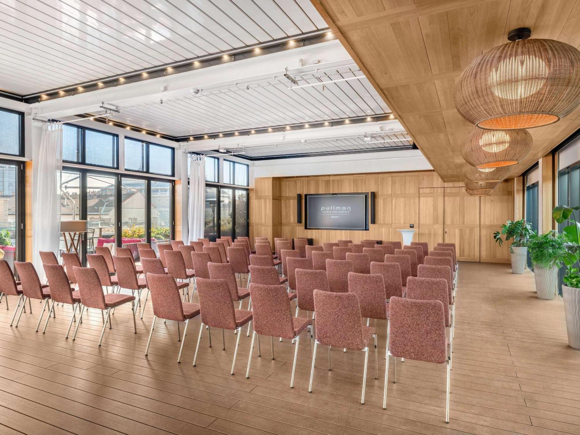 Pullman Budapest Exterior photo The 10th floor meeting room