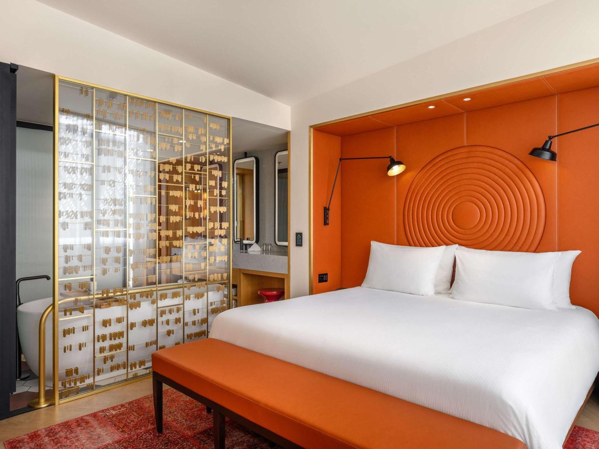 Pullman Budapest Exterior photo A bedroom at the hotel