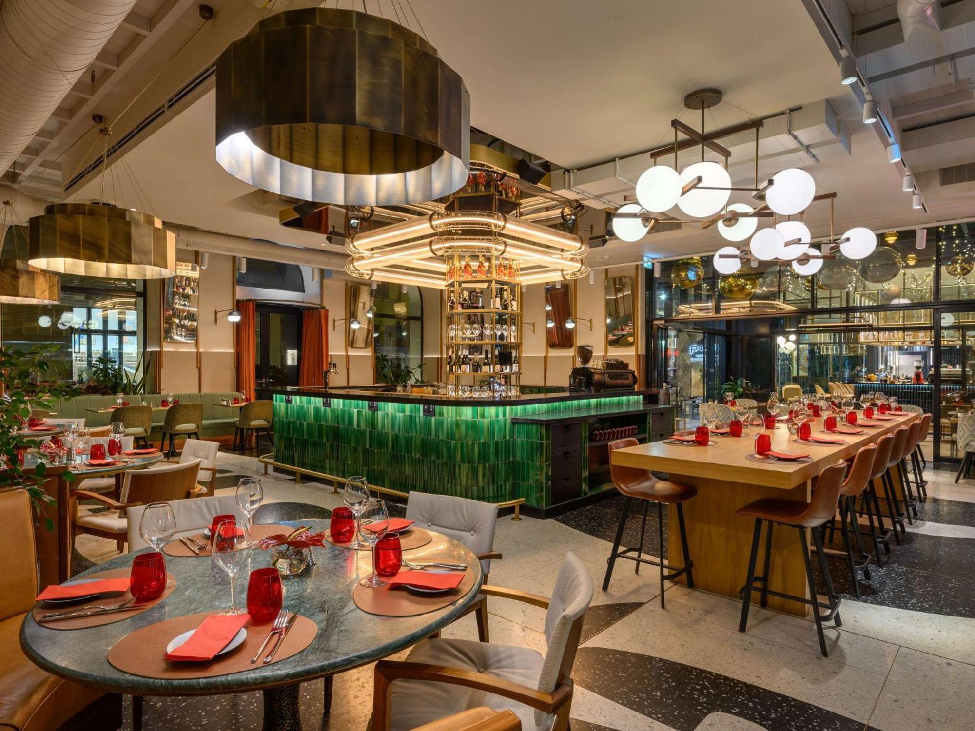 Pullman Budapest Exterior photo The interior of the restaurant
