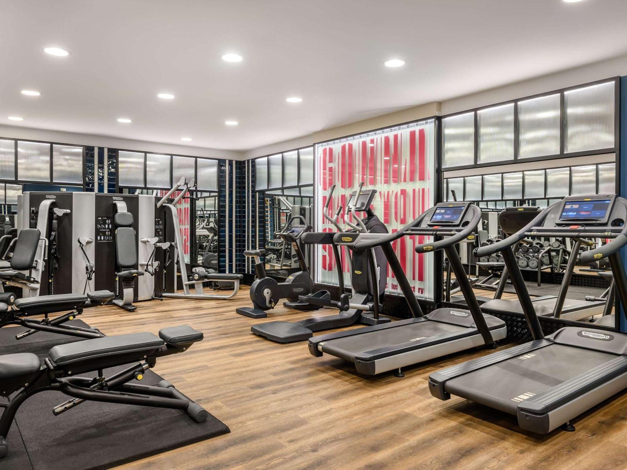 Pullman Budapest Exterior photo The gym at the hotel