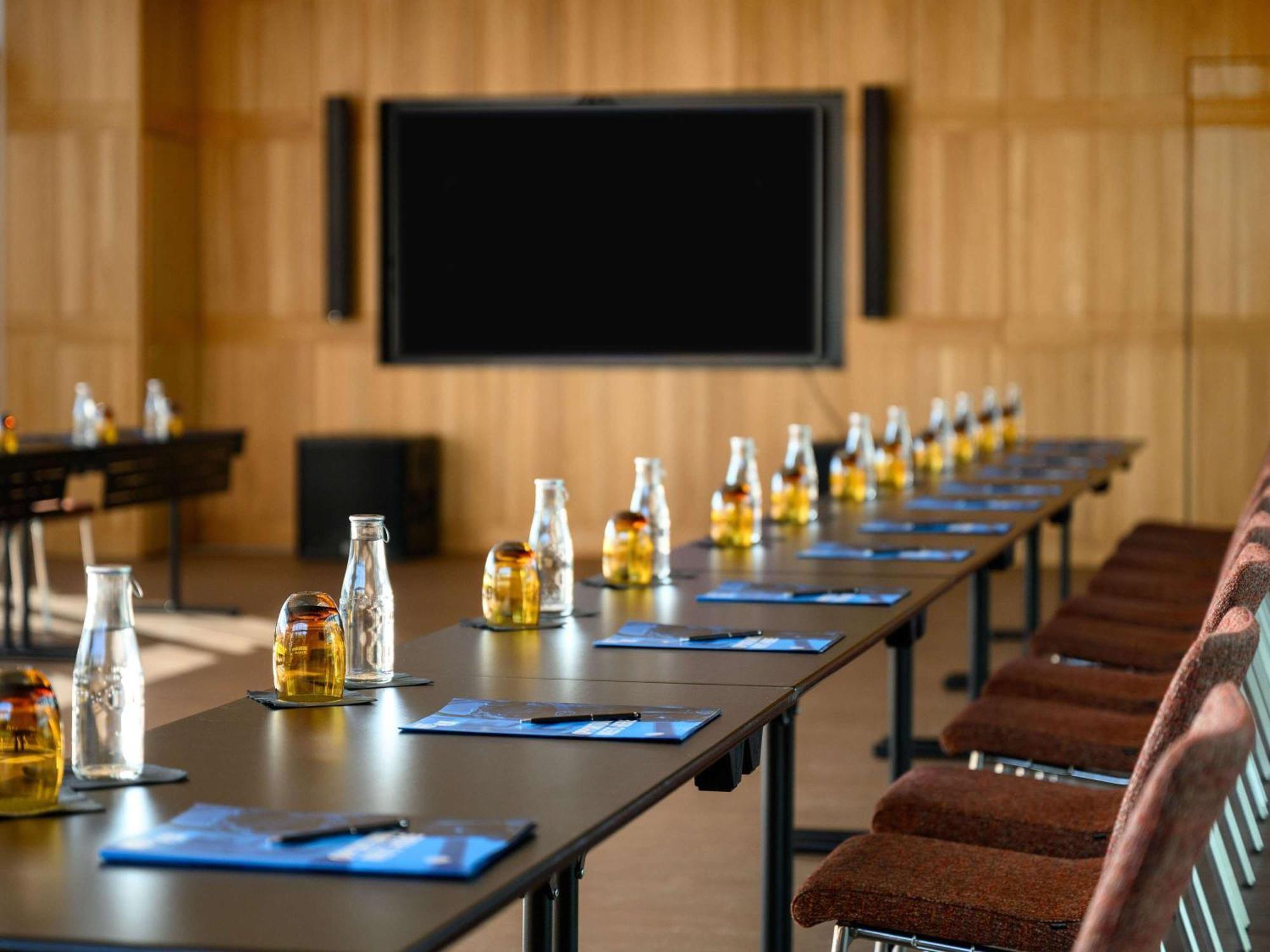 Pullman Budapest Exterior photo Meeting room