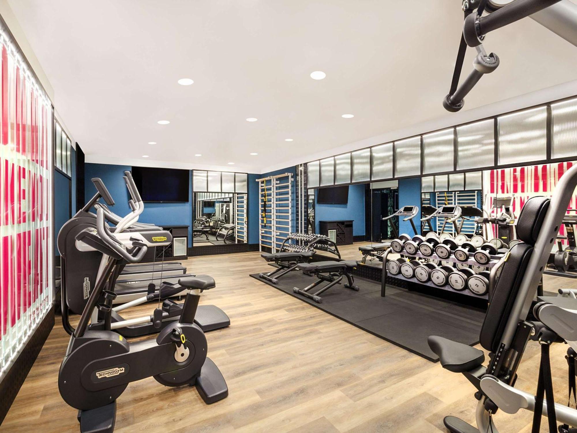 Pullman Budapest Exterior photo The gym at the hotel