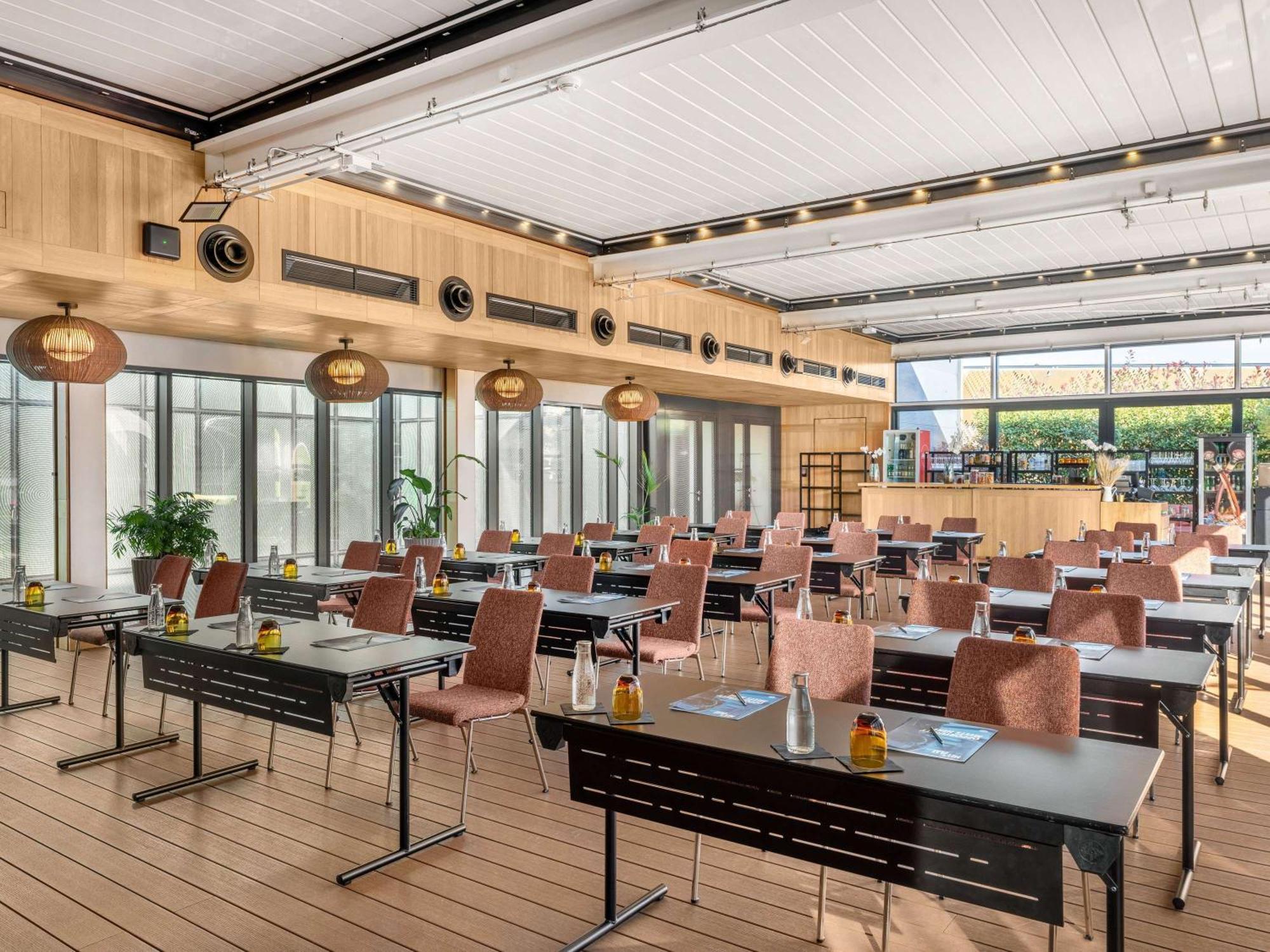 Pullman Budapest Exterior photo The restaurant