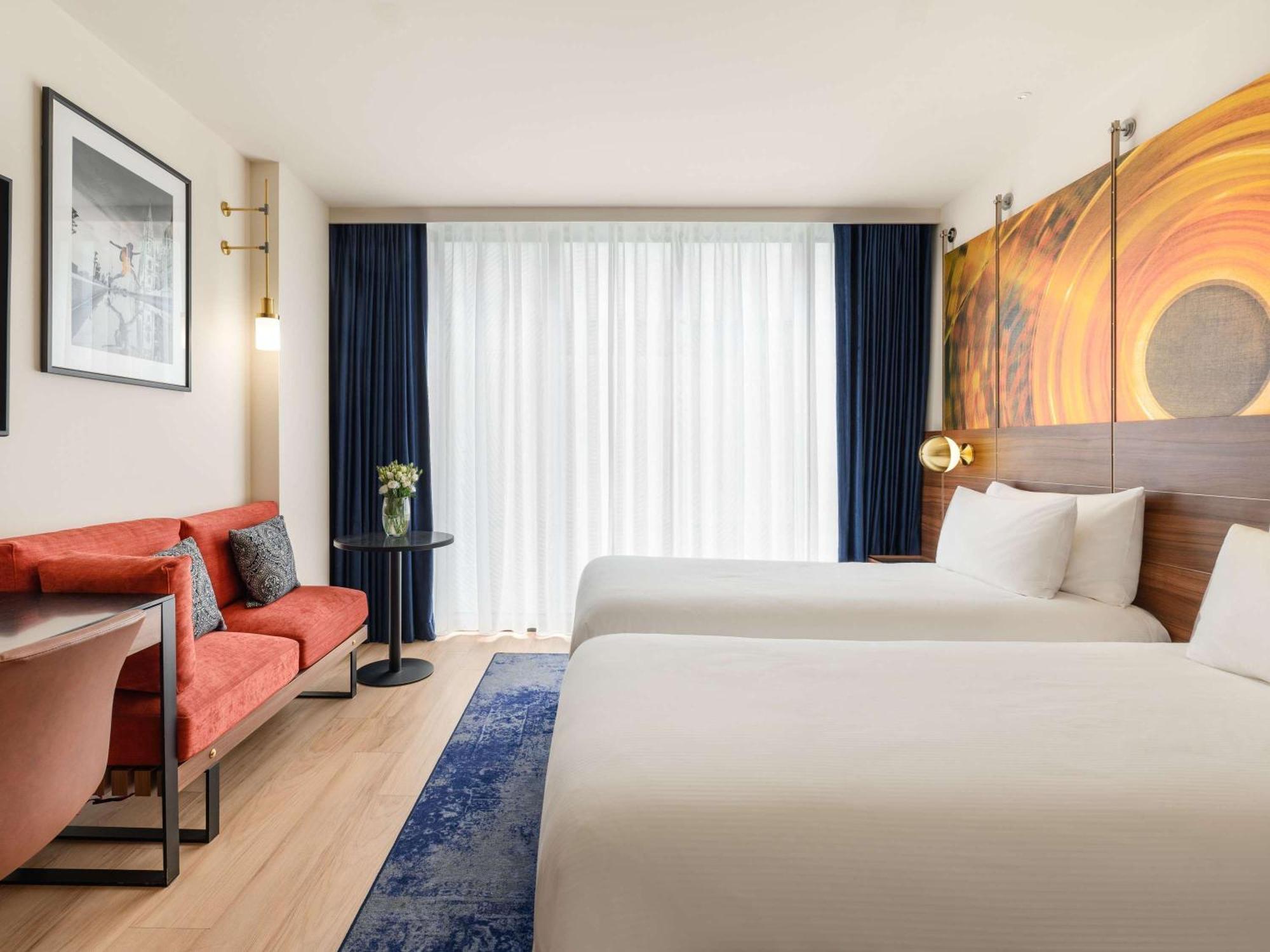 Pullman Budapest Exterior photo A room at the hotel