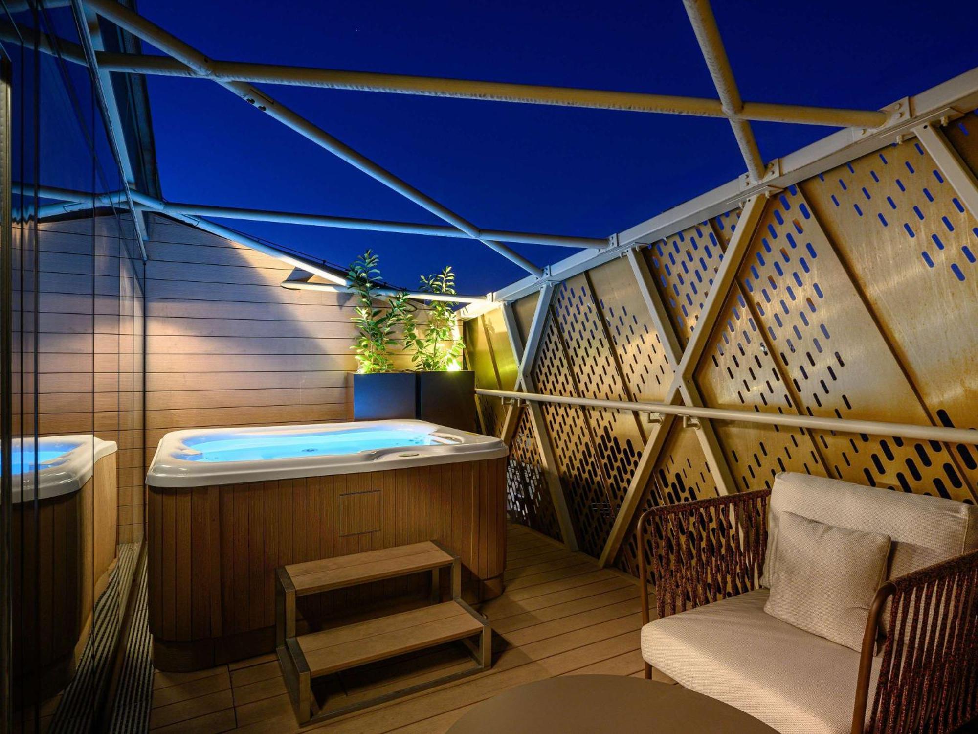 Pullman Budapest Exterior photo The rooftop spa at the Mandarin Oriental, Barcelona