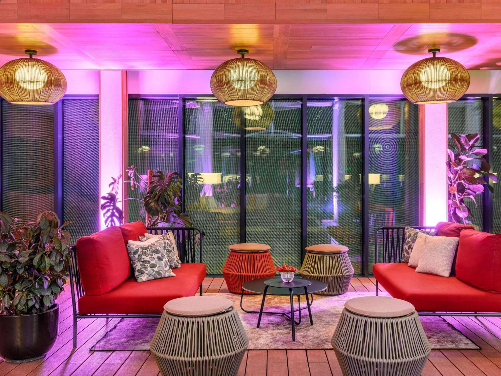 Pullman Budapest Exterior photo The Sky Bar